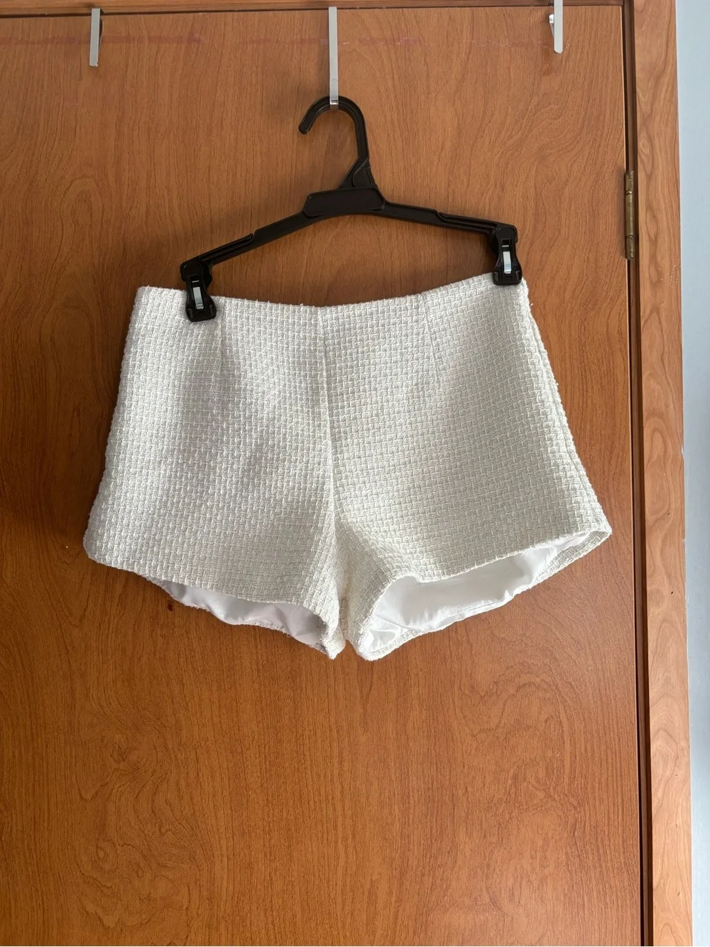 Top Lili Textured White w/ gold threading Tweed Shorts